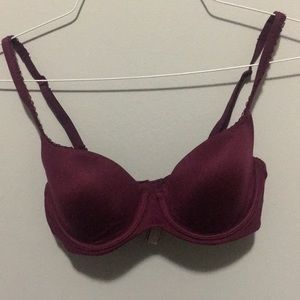 Victoria’s Secret bra (32D)